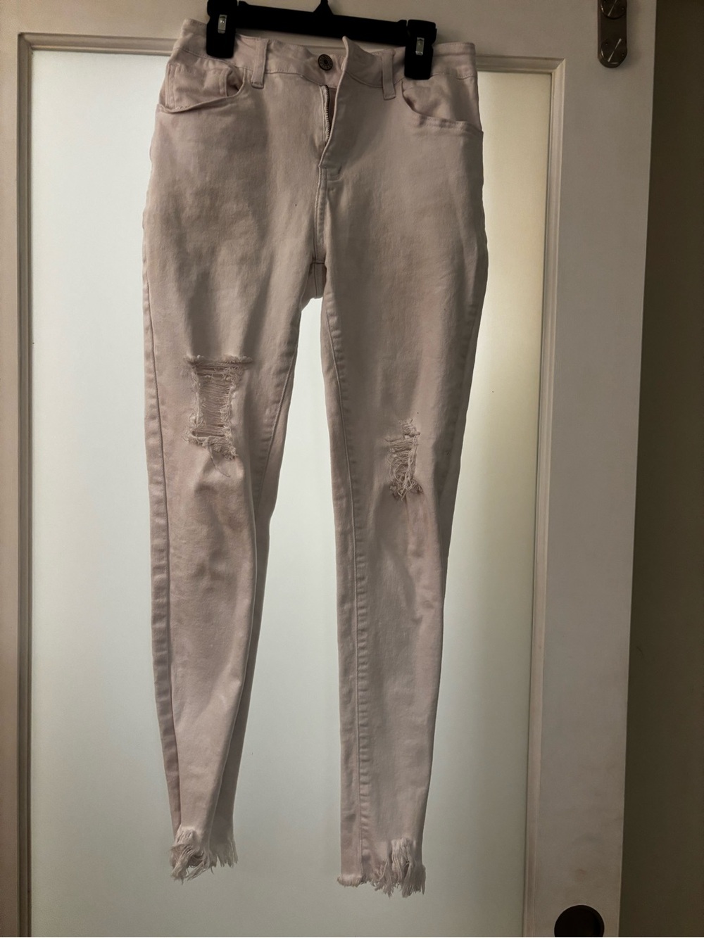 Women’s Light white Distressed Skinny Jeans